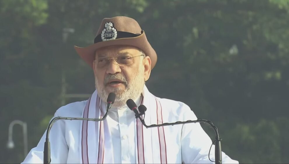 दिल्ली के राष्ट्रीय पुलिस स्मारक पर पुलिस स्मृति दिवस पर भाषण देते केंद्रीय गृह मंत्री अमित शाह