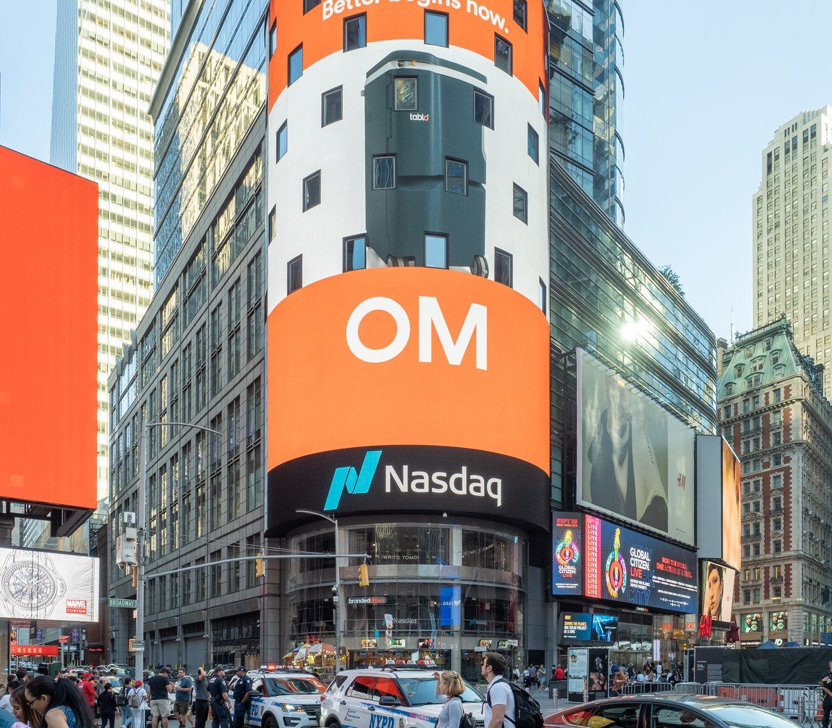 न्यूयॉर्क के टाइम्स स्क्वायर में Nasdaq MarketSite की इमारत और उसकी डिजिटल स्क्रीन