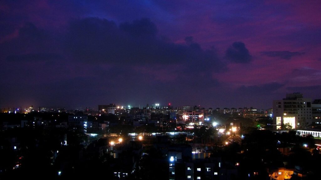 MPSC पेपर लीक आंदोलन के केंद्र पुणे शहर का रात का दृश्य