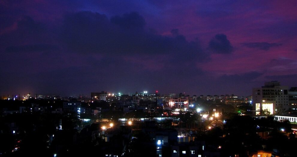 MPSC पेपर लीक आंदोलन के केंद्र पुणे शहर का रात का दृश्य