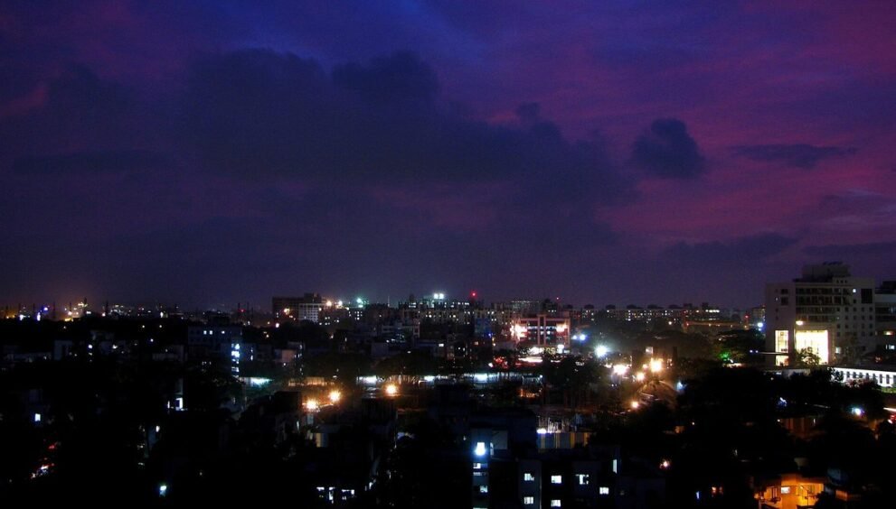 MPSC पेपर लीक आंदोलन के केंद्र पुणे शहर का रात का दृश्य