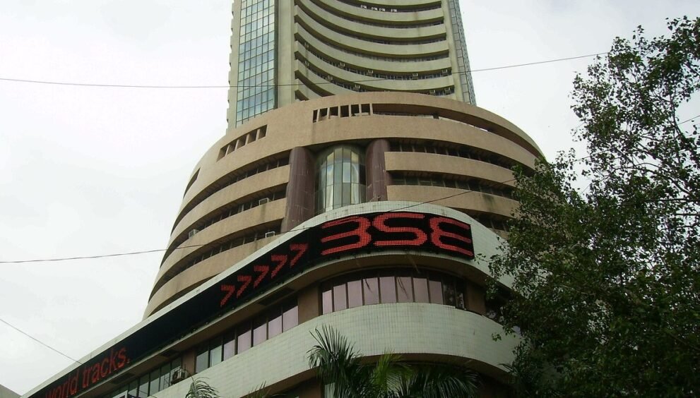 मुंबई में बीएसई की इमारत, इस हफ्ते पांच मेनबोर्ड आईपीओ खुलेंगे