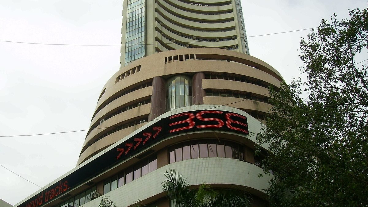 मुंबई में बीएसई की इमारत, इस हफ्ते पांच मेनबोर्ड आईपीओ खुलेंगे