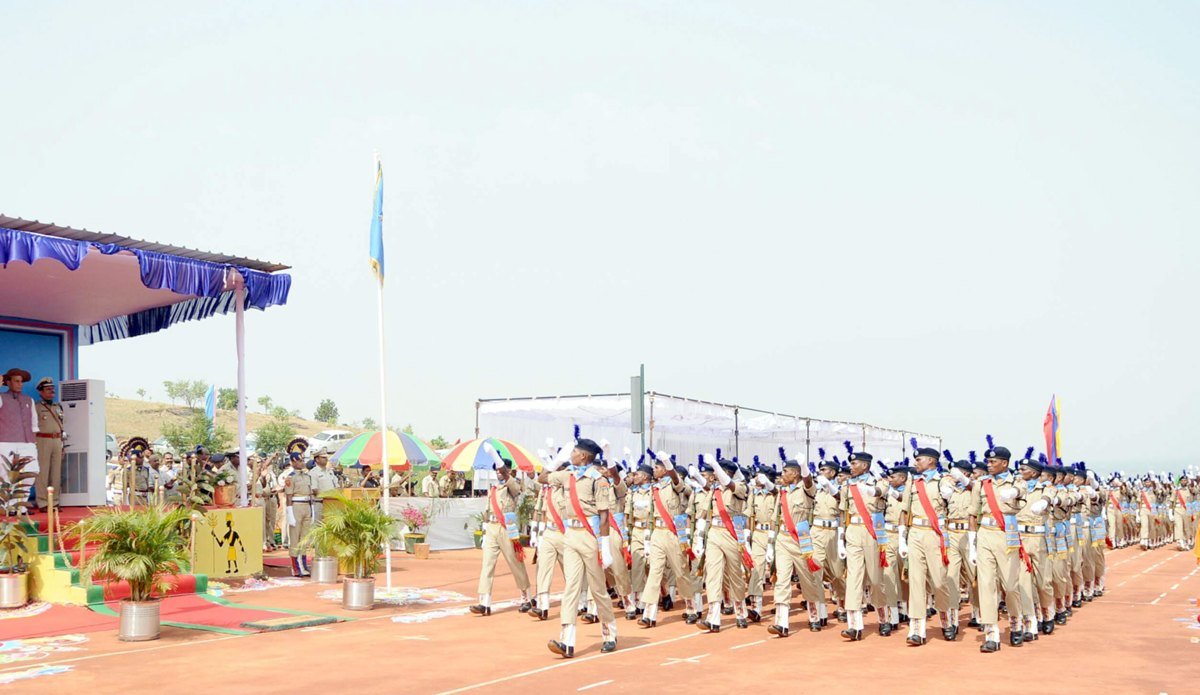 CRPF के रंगरूटों की पासिंग आउट परेड
