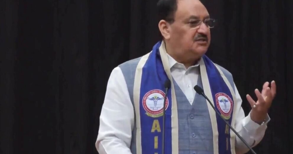 एम्स बिलासपुर के एक कार्यक्रम को संबोधित करते केंद्रीय रसायन एवं उर्वरक मंत्री जेपी नड्डा