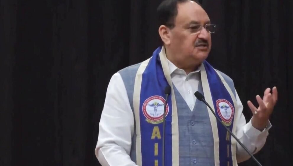 एम्स बिलासपुर के एक कार्यक्रम को संबोधित करते केंद्रीय रसायन एवं उर्वरक मंत्री जेपी नड्डा
