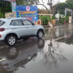 बारिश से भीगी चेन्नई की अन्ना सलाई सड़क पर चलते वाहन (फाइल फोटो)