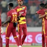 हैदराबाद में भारत के खिलाफ चौथे टी20 मुकाबले में जीत के बाद जश्न मनाते वेस्टइंडीज के कप्तान शाई होप और साथी खिलाड़ी