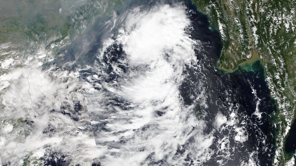 बंगाल की खाड़ी के ऊपर बादलों का घेरा, 23 अक्टूबर 2026 की सैटेलाइट तस्वीर