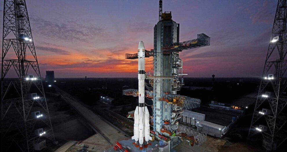 ISRO NVS-03 Launch: श्रीहरिकोटा के लॉन्च पैड पर खड़ा GSLV-F18 रॉकेट