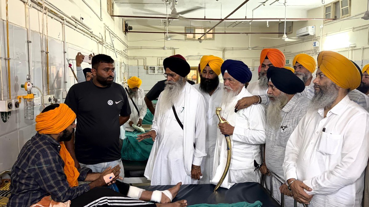 मानसा फायरिंग में घायल युवक का अस्पताल में हाल जानता SGPC का प्रतिनिधिमंडल