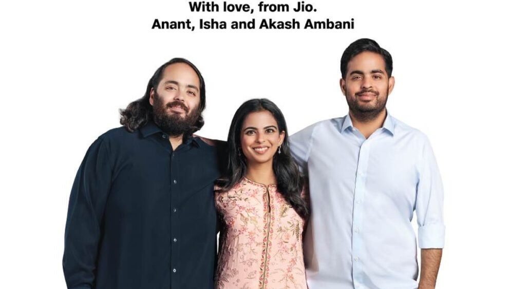 जियो प्लेटफॉर्म्स की लिस्टिंग पर अनंत अंबानी, ईशा अंबानी और आकाश अंबानी की आधिकारिक तस्वीर