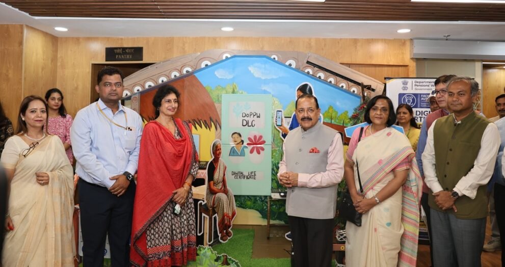 Life Certificate 2026: नई दिल्ली में DLC अभियान-5 के सेल्फी पॉइंट के उद्घाटन पर केंद्रीय राज्य मंत्री डॉ. जितेंद्र सिंह