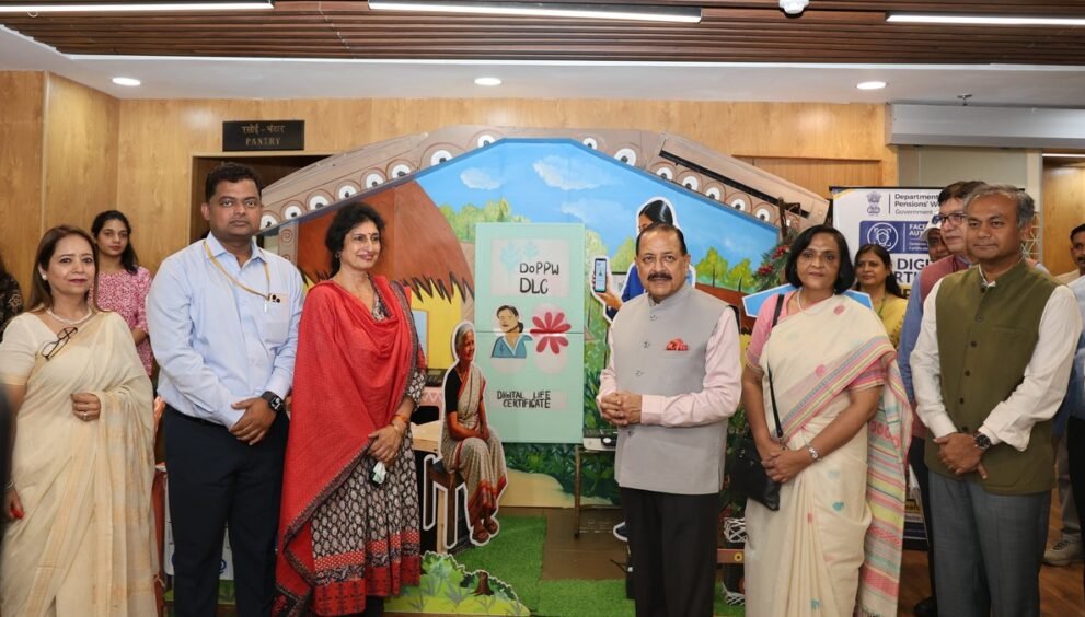 Life Certificate 2026: नई दिल्ली में DLC अभियान-5 के सेल्फी पॉइंट के उद्घाटन पर केंद्रीय राज्य मंत्री डॉ. जितेंद्र सिंह
