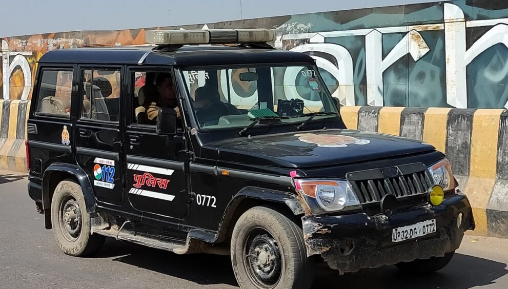 Lucknow Triple Murder: लखनऊ में UP 112 पुलिस की गाड़ी