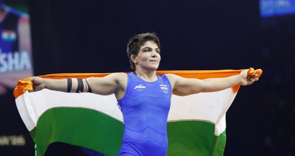 Manisha Bhanwala: अस्ताना में वर्ल्ड रेसलिंग चैंपियनशिप का 59 किलो फाइनल जीतने के बाद तिरंगा लहरातीं मनीषा भनवाला