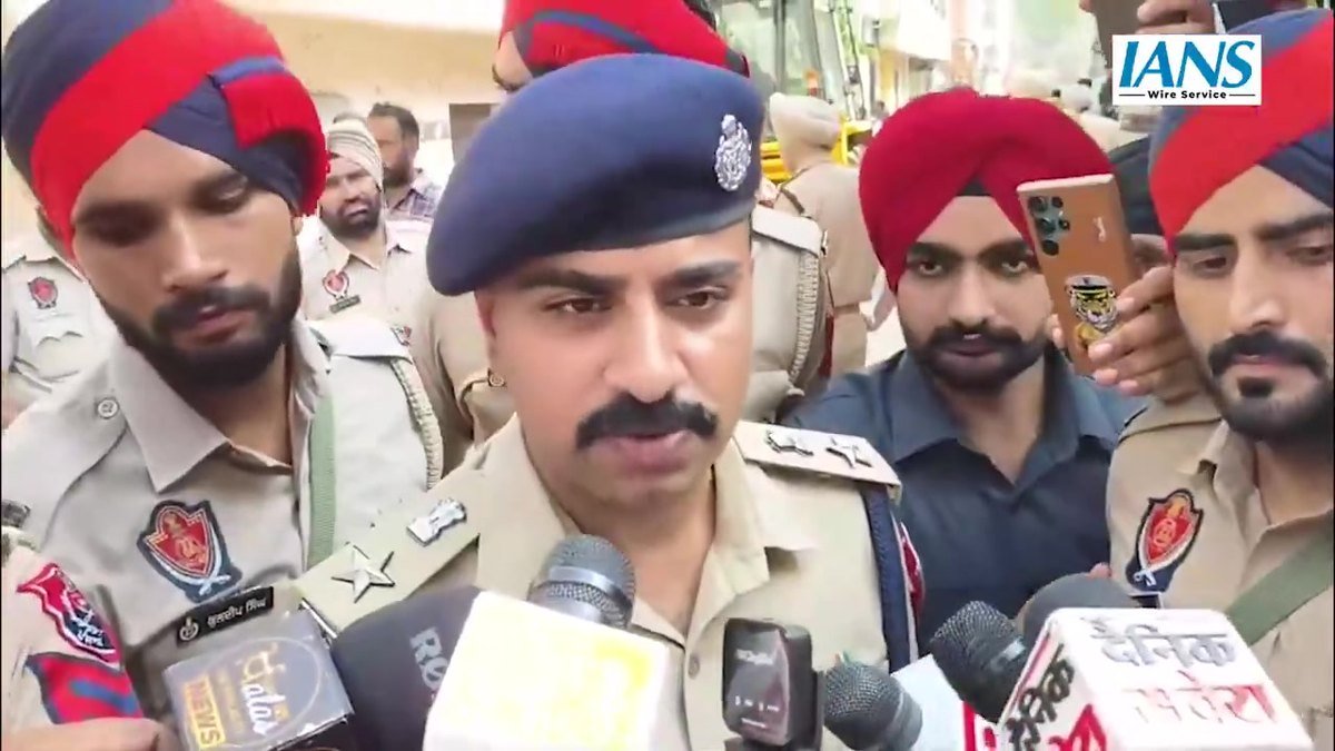 मानसा के SSP वैभव चौधरी मीडिया से बात करते हुए