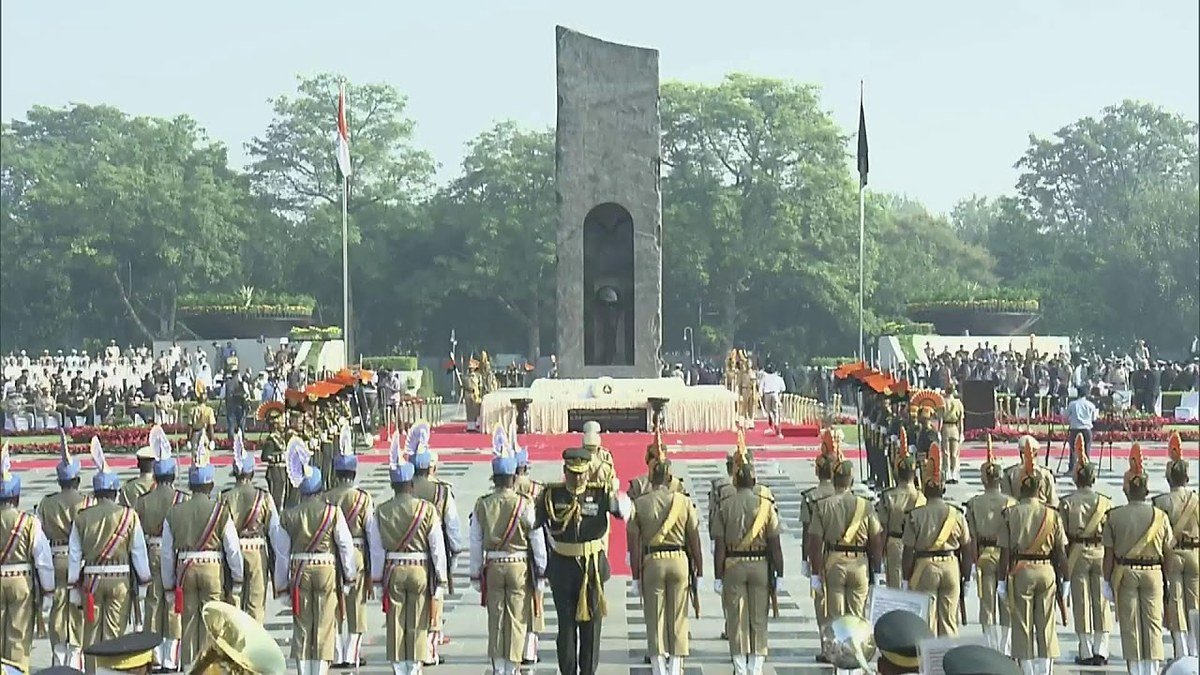 नई दिल्ली के राष्ट्रीय पुलिस स्मारक पर पुलिस स्मृति दिवस 2026 के कार्यक्रम में केंद्रीय सशस्त्र पुलिस बलों और दिल्ली पुलिस की संयुक्त परेड