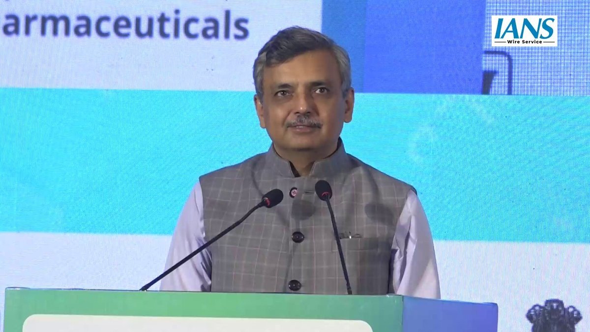 नई दिल्ली में एक कार्यक्रम को संबोधित करते केंद्रीय औषध विभाग के सचिव और NPPA के चेयरमैन मनोज जोशी