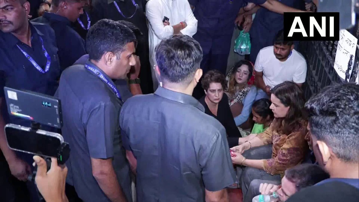 इंडिया गेट पर अंकिता भंडारी के माता-पिता से मिलते राहुल गांधी और प्रियंका गांधी वाड्रा