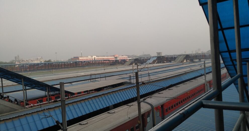 नई दिल्ली रेलवे स्टेशन पर प्लेटफॉर्म और ट्रेनें