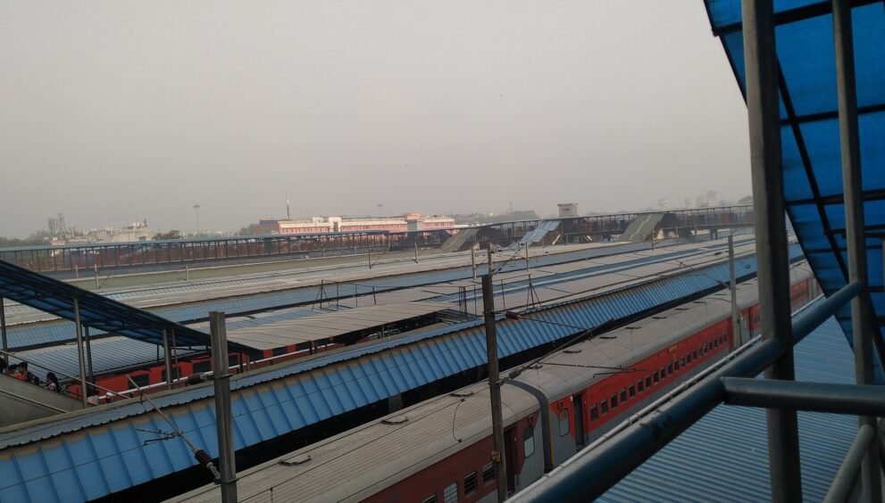 नई दिल्ली रेलवे स्टेशन पर प्लेटफॉर्म और ट्रेनें