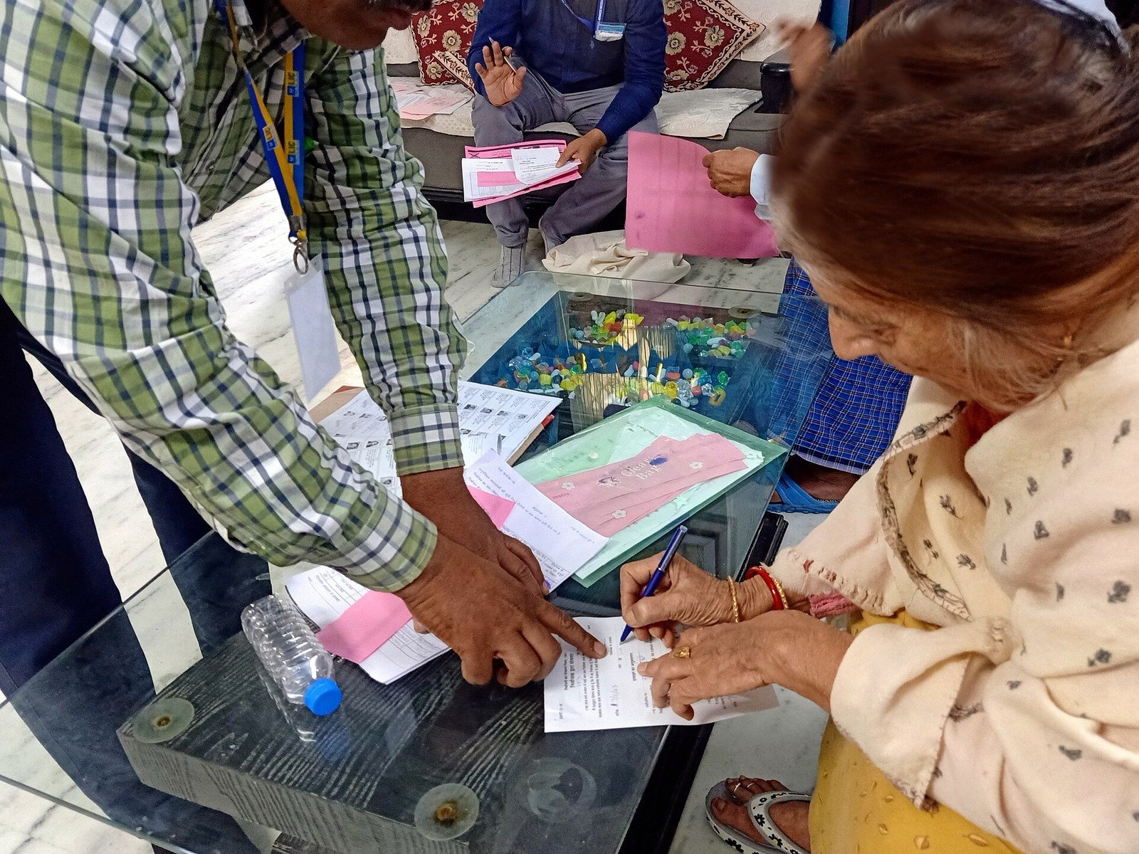 सामाजिक सुरक्षा और पेंशन से जुड़े लाभार्थियों का दृश्य