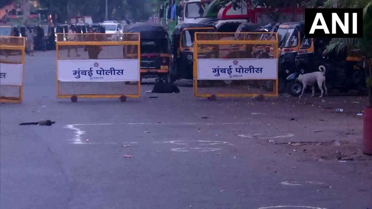 जुहू में टाइगर श्रॉफ फायरिंग वाली जगह पर मुंबई पुलिस के बैरिकेड