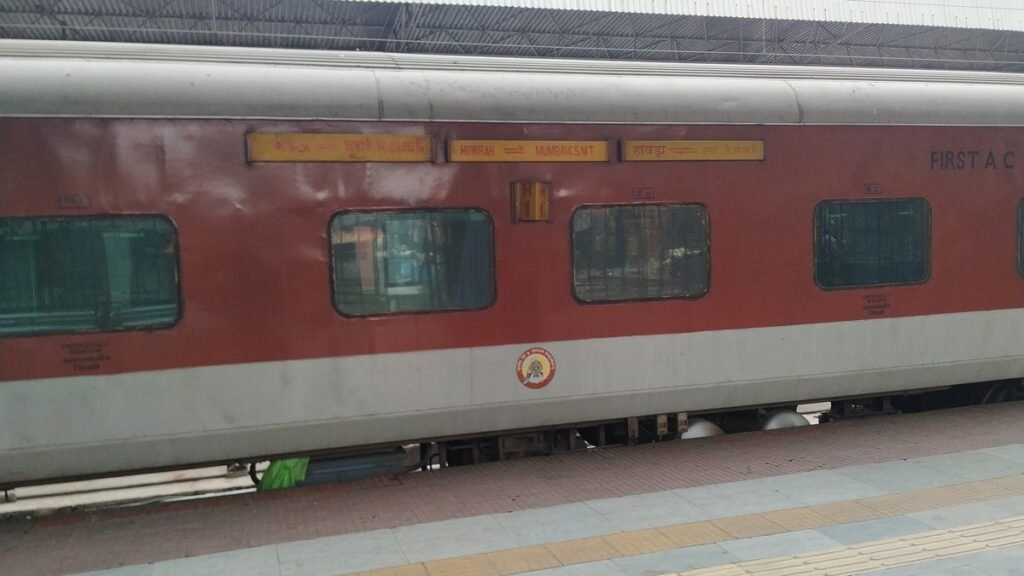 Train Charging Rule: हावड़ा स्टेशन पर खड़ी 12809 मुंबई-हावड़ा मेल का AC कोच
