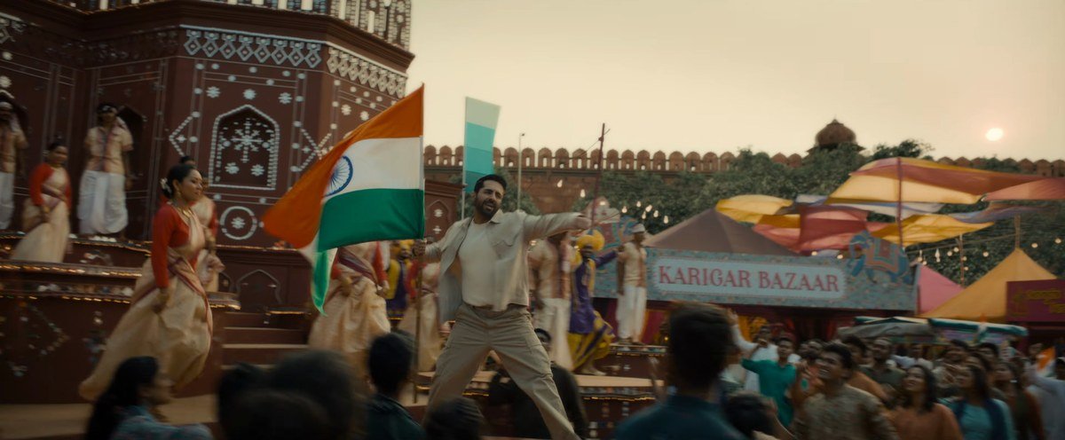 Udta Teer Trailer 2 में भीड़ के बीच तिरंगा लहराते आयुष्मान खुराना का दृश्य